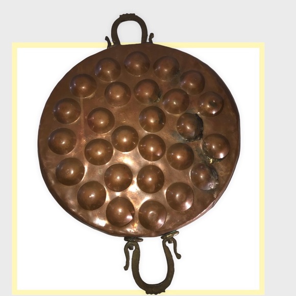 Antique Hammered Copper Turkish Egg Poacher/Pastry Tray w/ brass handles - Picture 5 of 9